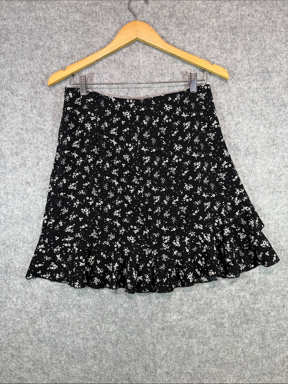 Black Floral Ruffle Mini Skirt - Womens L - Spring Feminine Brunch Romantic - Picture 5 of 8